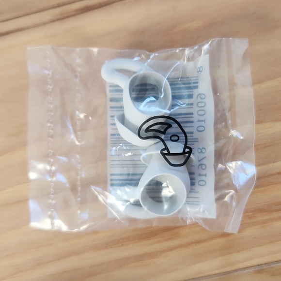 Bose QuietComfort LEFT earbud and case in white, no right bud - Picture 6 of 6